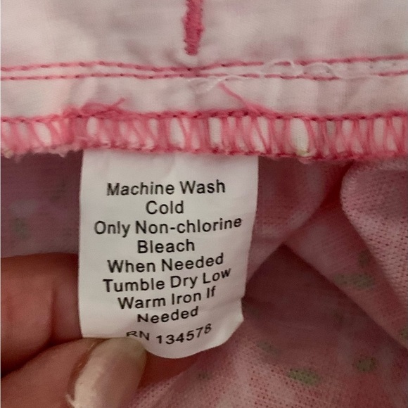 Vineyard Vines Pink and White Bermudas - Picture 6 of 7